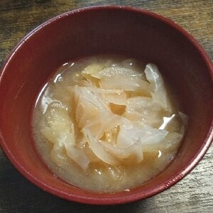 春キャベツたっぷり☆玉ねぎと薄揚げの味噌汁